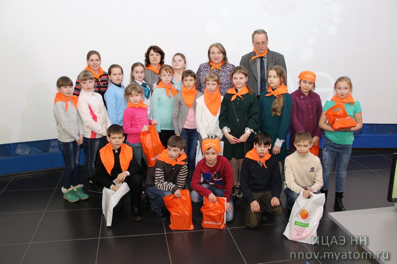 Фото к Юные эрудиты из Арзамаса побывали в гостях у информационного центра по атомной энергии