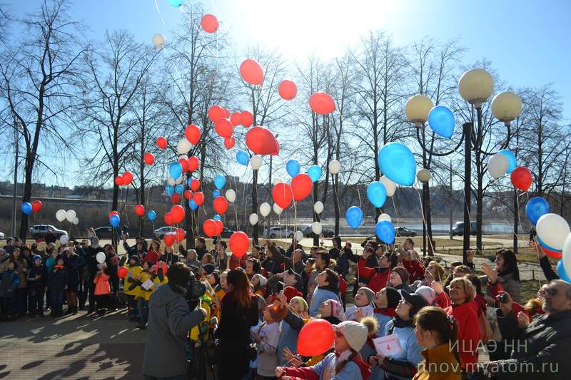 Фото к «Если очень захотеть – можно в космос полететь!» Информационный центр по атомной энергии принял участие в городском празднике в честь Дня космонавтики