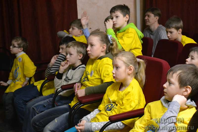 Фото к «Если очень захотеть – можно в космос полететь!» Информационный центр по атомной энергии принял участие в городском празднике в честь Дня космонавтики