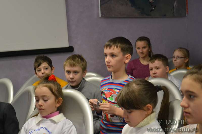 Фото к «Если очень захотеть – можно в космос полететь!» Информационный центр по атомной энергии принял участие в городском празднике в честь Дня космонавтики