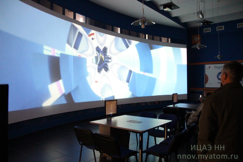 Фото к Заместитель министра образования и науки РФ Екатерина Толстикова посетила ИЦАЭ