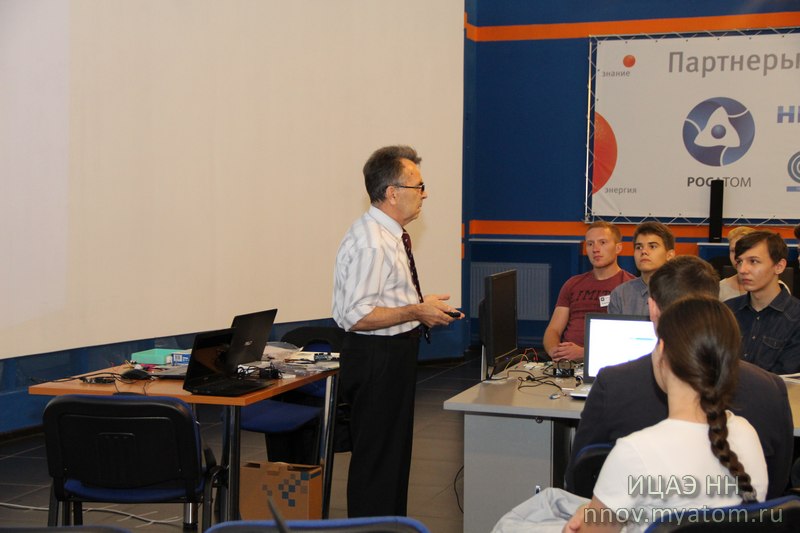 Фото к ФеНИсТ2015: программируем Arduino (день второй на площадке ИЦАЭ)