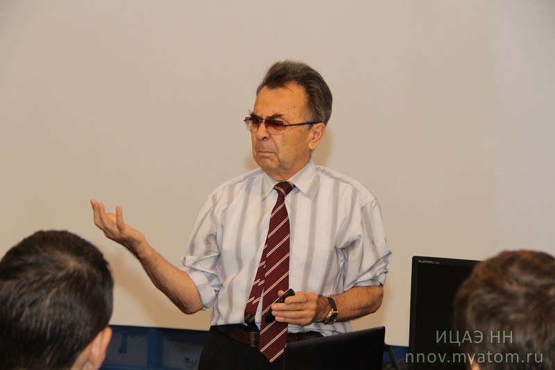 Фото к ФеНИсТ2015: программируем Arduino (день второй на площадке ИЦАЭ)