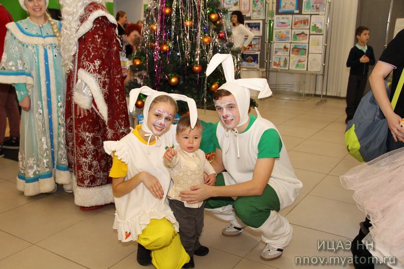 Фото к Дед Мороз, мартышка и атомная книжка