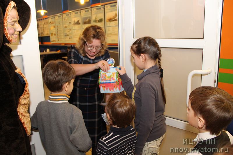 Фото к Дед Мороз, мартышка и атомная книжка