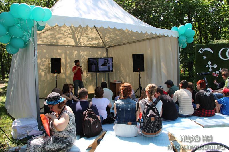Фото к На «главные вопросы жизни, Вселенной и вообще» в формате научного open-air фестиваля «42» ответили более 7000 нижегородцев