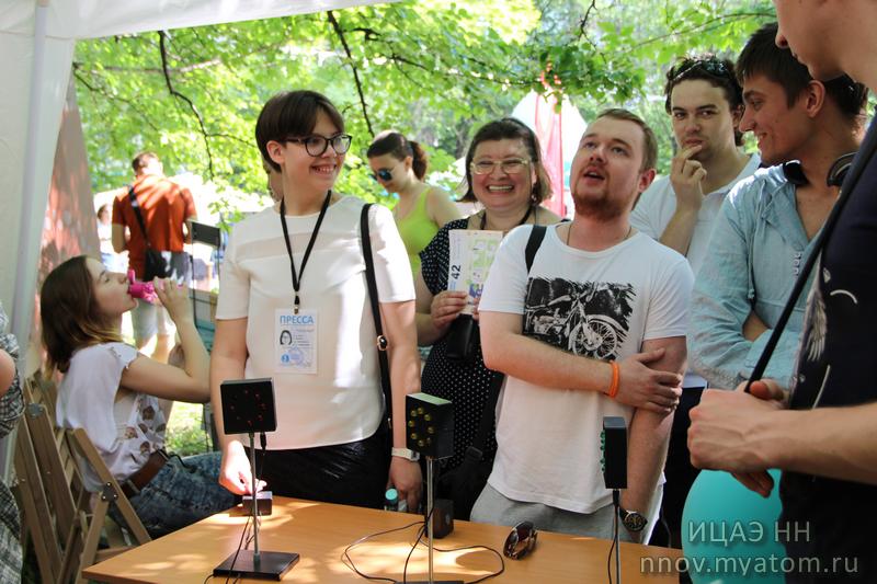 Фото к На «главные вопросы жизни, Вселенной и вообще» в формате научного open-air фестиваля «42» ответили более 7000 нижегородцев