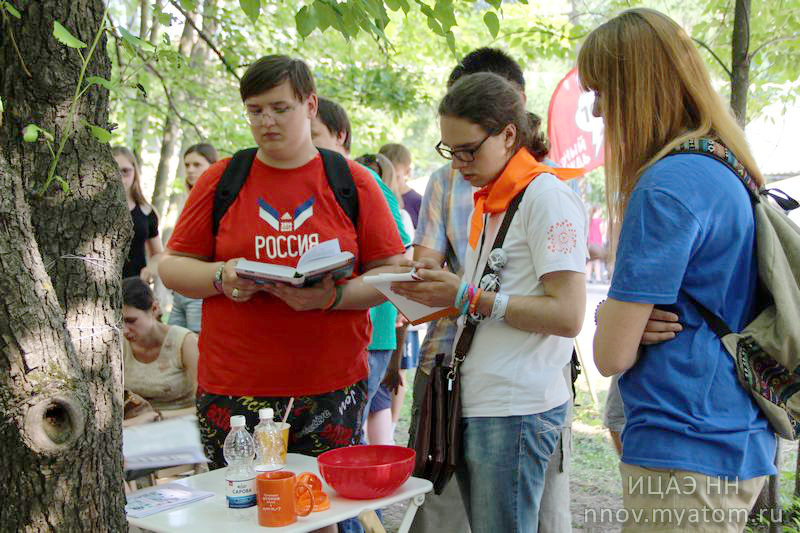 Фото к На «главные вопросы жизни, Вселенной и вообще» в формате научного open-air фестиваля «42» ответили более 7000 нижегородцев