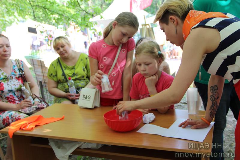 Фото к На «главные вопросы жизни, Вселенной и вообще» в формате научного open-air фестиваля «42» ответили более 7000 нижегородцев