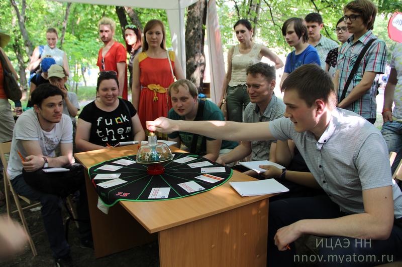 Фото к На «главные вопросы жизни, Вселенной и вообще» в формате научного open-air фестиваля «42» ответили более 7000 нижегородцев