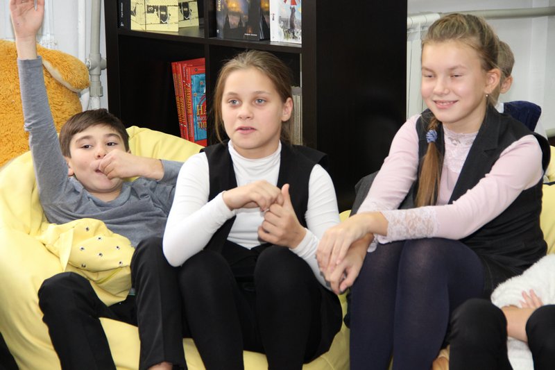 Фото к «Научные чтения» в школьной библиотеке: о физике, экологии и лингвистике пятиклассникам рассказали известные нижегородцы